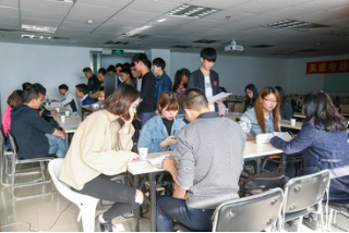 美迪校园招聘会上有公司开出百万年薪求才