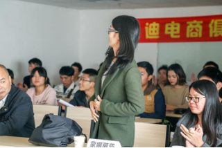 美迪校园招聘会上有公司开出百万年薪求才