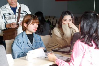 美迪校园招聘会上有公司开出百万年薪求才