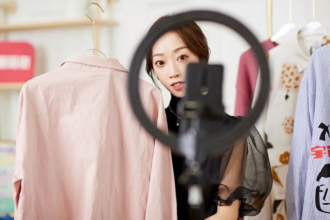 抖音卖货直播必须本人吗？学做抖音直播要从哪里入手？ - 美迪教育