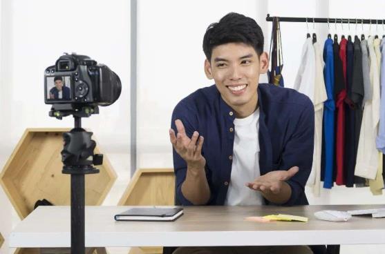 一个新手怎么做直播?这三个建议一定要看完! - 美迪电商教育