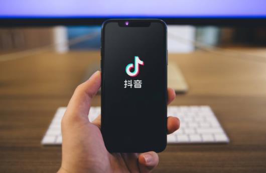 抖音发作品上热门怎么操作?轻松上热门技巧分享 - 美迪电商教育