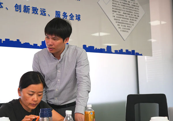 江苏飞万刀具新媒体运营团队短视频与直播实战特训 - 美迪电商教育
