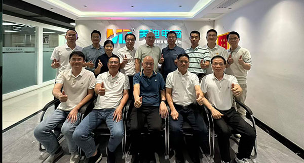紫金中学校友会一行莅临美迪电商参观交流 - 美迪电商教育