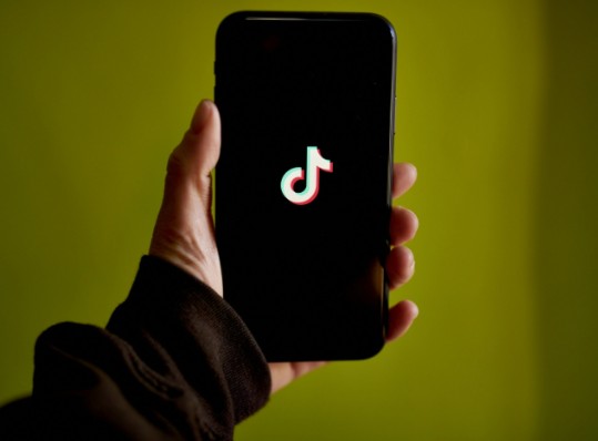 tiktok流量跑偏怎么拉回来？视频推荐流量错乱解决办法 - 美迪电商教育